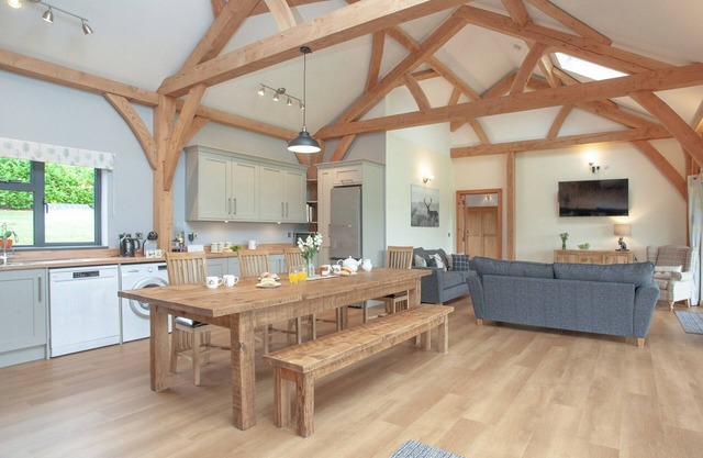 3 bedroom accommodation in Stockleigh Pomeroy