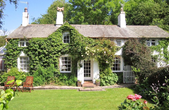 3 bedroom accommodation in Dalton-in-Furness