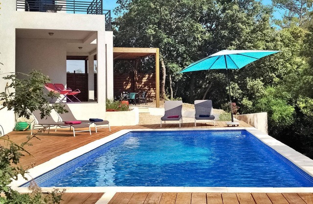 3 bedroom accommodation in Vins-Sur-Caramy