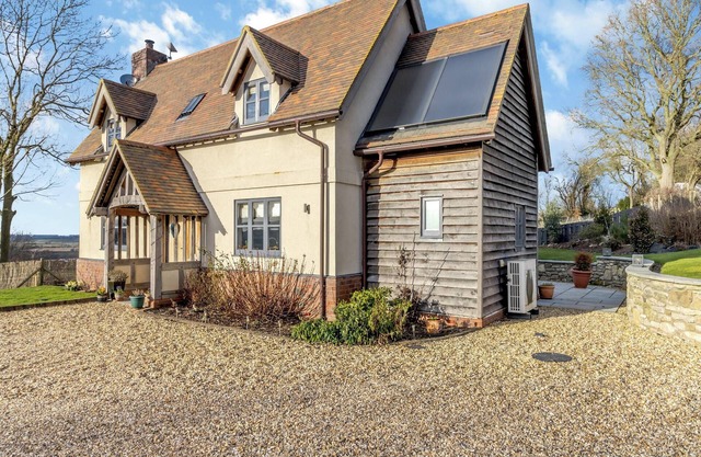 3 bedroom accommodation in Cressage, Near Shrewsbury