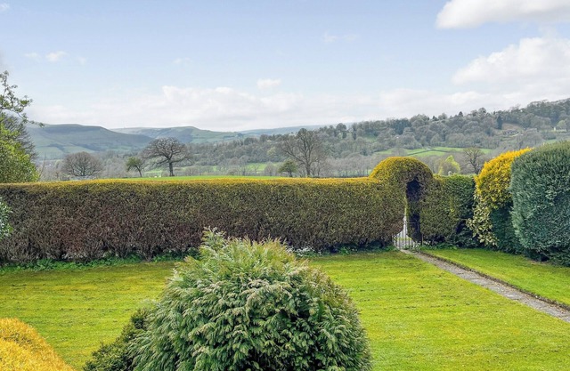 3 bedroom accommodation in Bamford, near Hope Valley