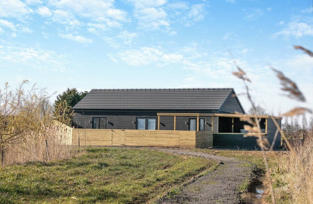 3 bedroom accommodation in Saltfleetby