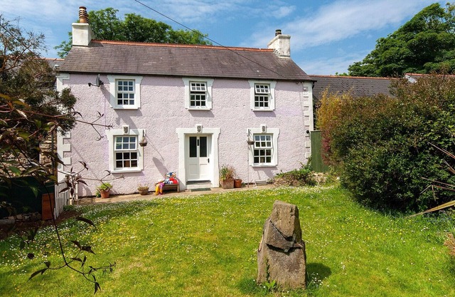 3 bedroom accommodation in St Nicholas