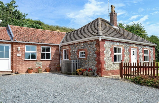 3 bedroom accommodation in West Caister