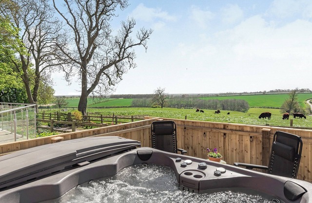 3 bedroom accommodation in Fordington
