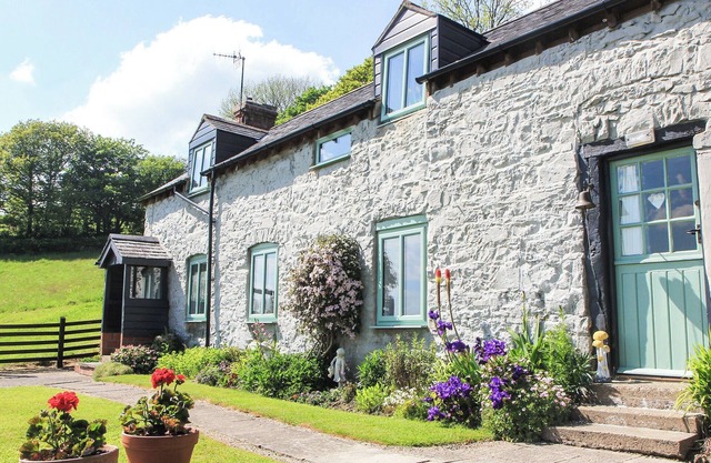 3 bedroom accommodation in Llanfyllin