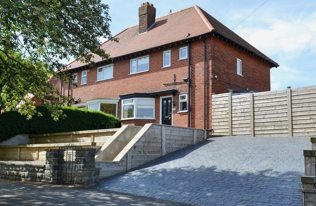 3 bedroom accommodation in Scarborough