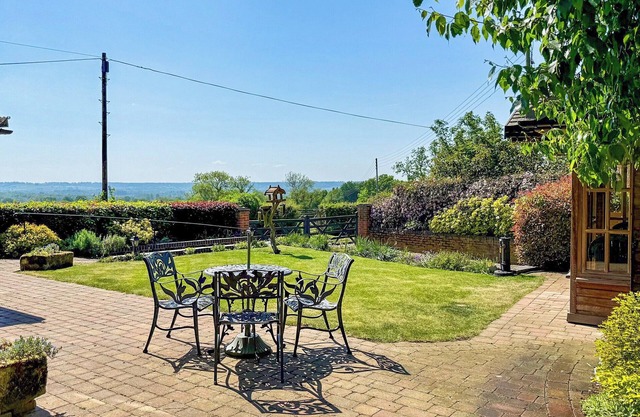3 bedroom accommodation in Ashbourne