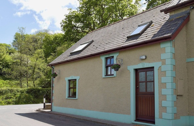 3 bedroom accommodation in Llanddowror, near Laugharne