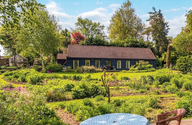 3 bedroom accommodation in Sevenhampton, near Cheltenham