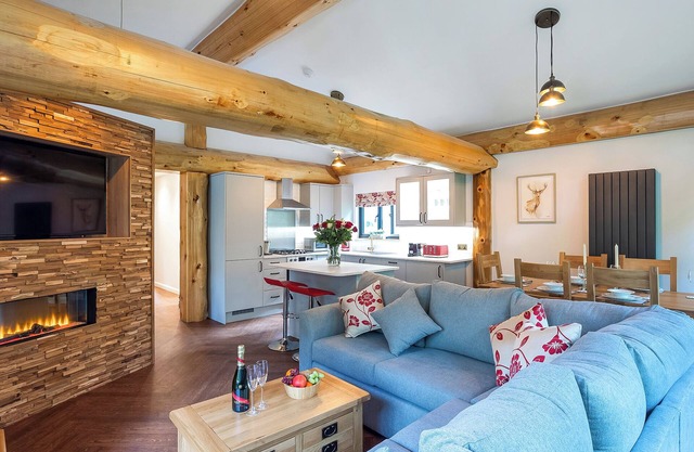 3 bedroom accommodation in Ellesmere