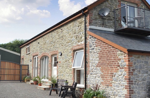 3 bedroom accommodation in Llanddarog, near Carmarthen
