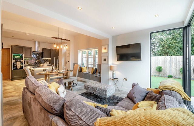 3 bedroom accommodation in Beverley