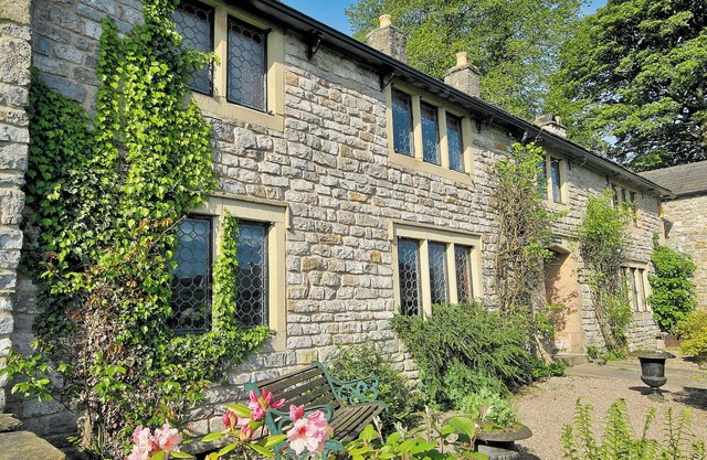 3 bedroom accommodation in Castleton