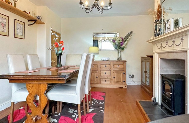 3 bedroom accommodation in Colsterworth, near Grantham
