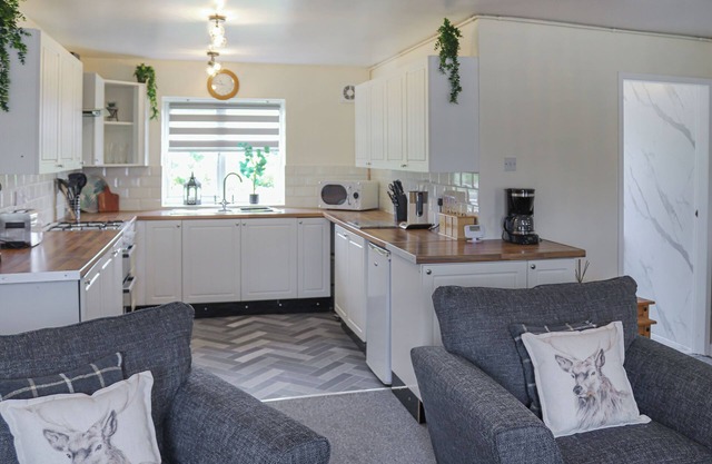 3 bedroom accommodation in Rhoshirwaen, near Aberdaron