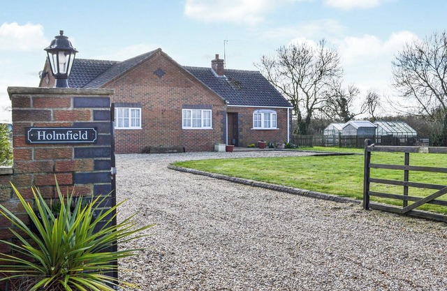 3 bedroom accommodation in Sloothby