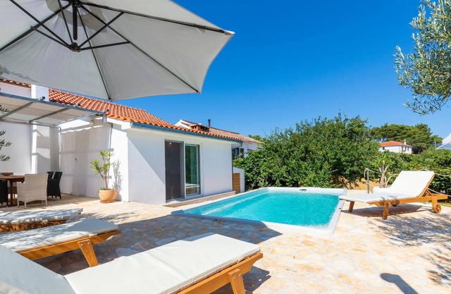 3 bedroom accommodation in Nerezisca