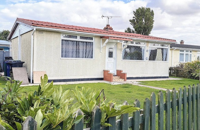 3 bedroom accommodation in Humberston, near Grimsby