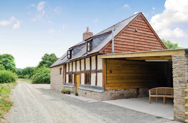 3 bedroom accommodation in Peterchurch, near Hay-on-Wye