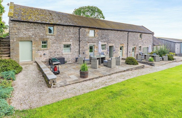 3 bedroom accommodation in Wetton, Ashbourne