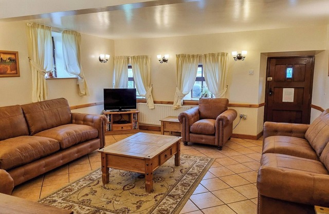 3 bedroom accommodation in Onecote