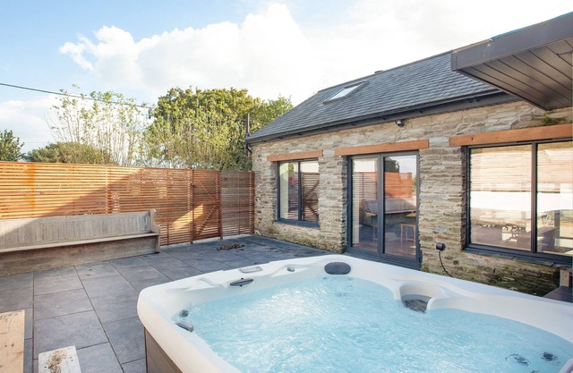 3 bedroom accommodation in Blunts, near Saltash