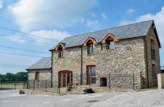 3 bedroom accommodation in Red Roses, near Whitland