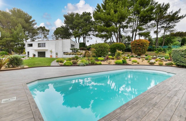3 bedroom accommodation in Allauch