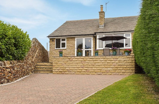 3 bedroom accommodation in Buxton