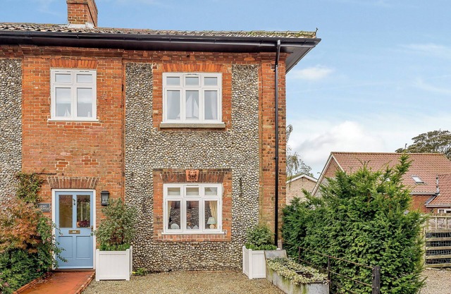 3 bedroom accommodation in Holt
