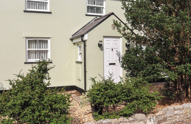 3 bedroom accommodation in Angle