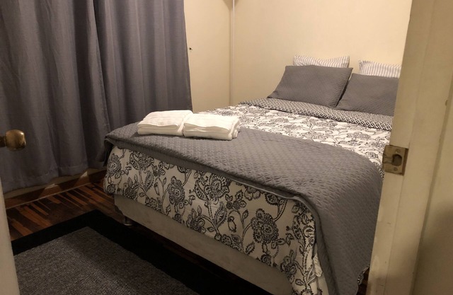 3 bedroom Apartment, 24 hr security, with parking, Close to El Polo, Encalada