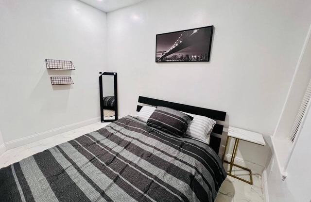 3-bedroom apartment in charming Philadelphia with WiFi, AC