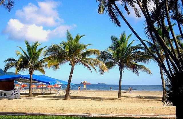 3 Bedroom Apartment Front w /Sea (from 5 to 12 people)