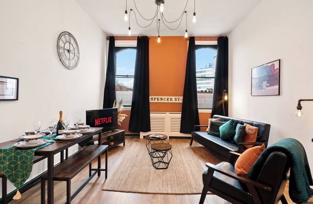 3 Bedroom Apartment-Birmingham-Sleeps7-CityCentre
