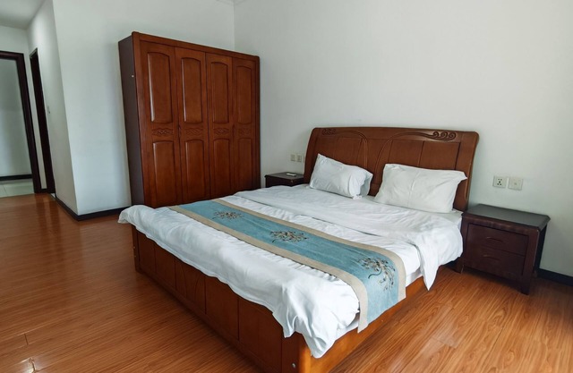 3-bedroom Apartment in Osu, Accra with AC, WiFi, Gym, Pool