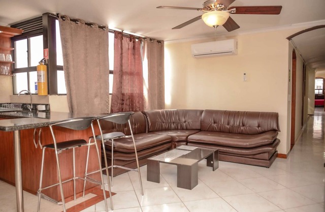 3 bedroom Apartment small balcony AC Hot tub 2 blocks Lleras