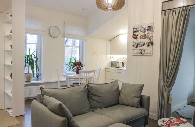 3 Bedroom Apartment with Fireplace in City Center