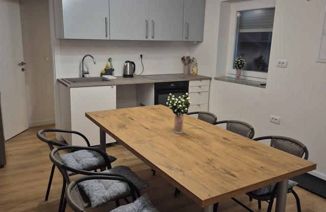 3 Bedroom apartment with seaview upto 9 persons.