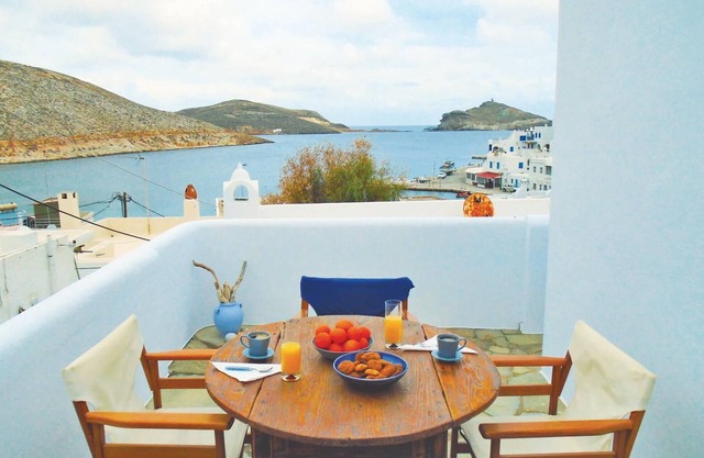 3 bedroom awesome apartment in Panormos