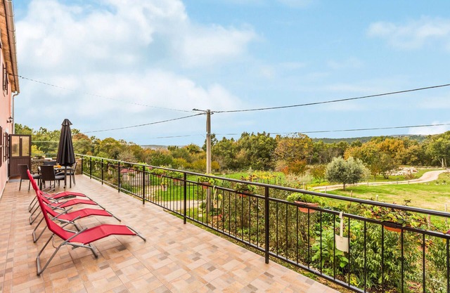3 bedroom awesome apartment in Oprtalj