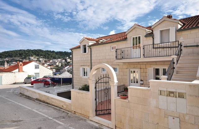 3 bedroom awesome apartment in Pucisca