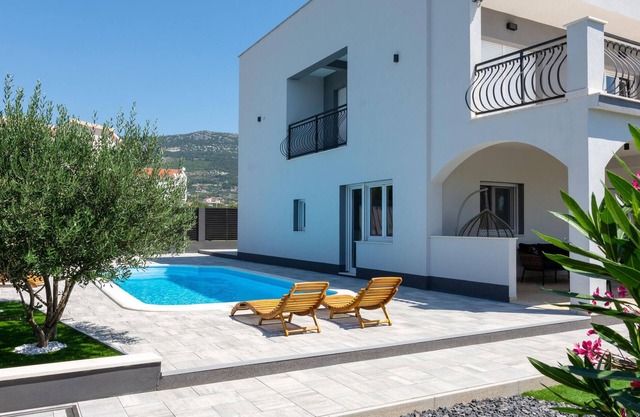 3 bedroom awesome home in Kastel Novi