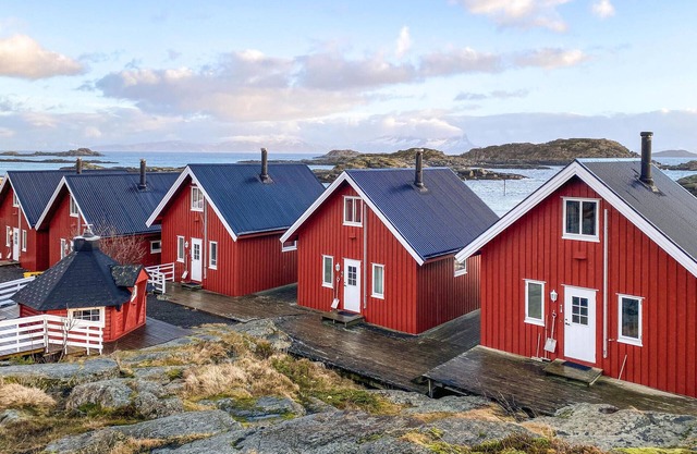 3 bedroom awesome home in Offersøy