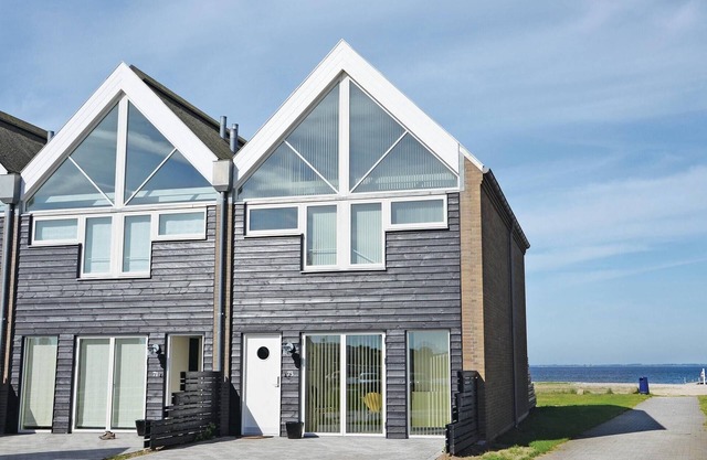 3 bedroom beach front home in Assens