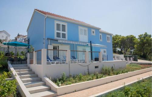 3 Bedroom Beautiful Home In Sutivan