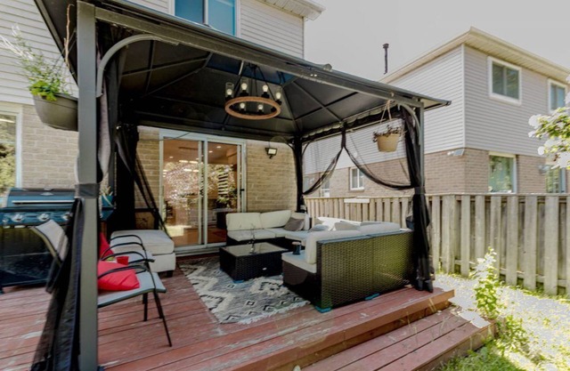 3-bedroom Bright & Beautiful house near downtown Mississauga