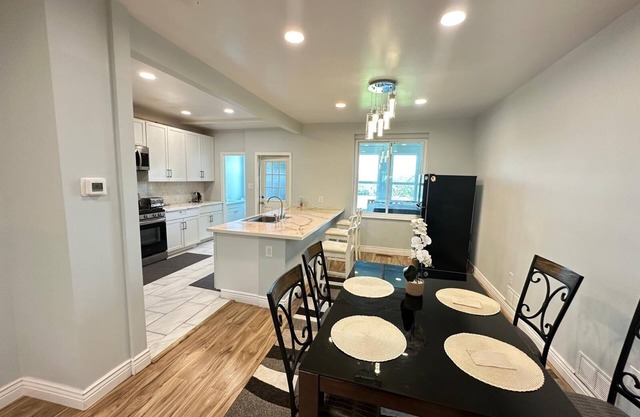 3-bedroom building in fantastic Pittsburgh with AC