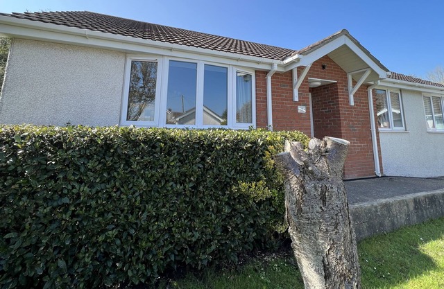 3 Bedroom Bungalow Moelfre- Private Garden,Parking